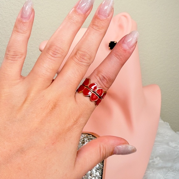 ⚜️ Gold Heart Ring with Red Accents - Picture 8 of 8